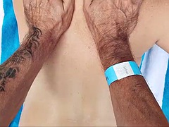 Strand, Grosser schwanz, Französisch, Massage, Milf, Öl, Im freien, Rasiert