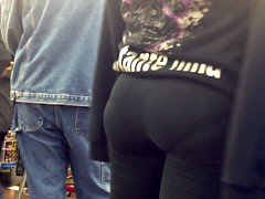 YUNG TIGHT ASS IN LEGGINS