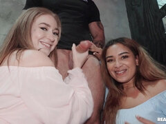 Gros seins, Sucer une bite, Plantureuse, Gorge profonde, Lesbienne, Léchez, Public, Réalité