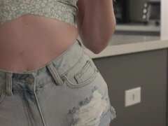 18 ans, Éjaculation interne, Doigter, Hard, Lesbienne, Nue  à poil, Nénés, Mouillée