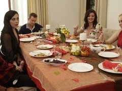 Culo grande, Rubia, Estilo perrito, Familia, Penetracion con dedos, Grupo, Pajear, Afeitado