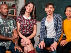 Enthousiasteling, Grote kont, Grote mammen, Pijpbeurt, 1 man 2 vrouwen, Klein, Trio, Tieten likken