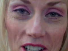 Blonde, Femme couguar, Éjaculation interne, Faciale, Fétiche, Mamie, Mère que j'aimerais baiser, Echangistes