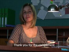 Leie, Blasen, Milf, Büro, Pov, Öffentlich, Ablutschen, Titten