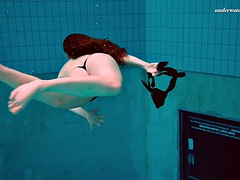 Молоденькие, Под водой