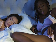 Большая жопа, Большие сиськи, Поцелуи, Мастурбация, Киски, Бритые, Стриптизерша, Свадьба