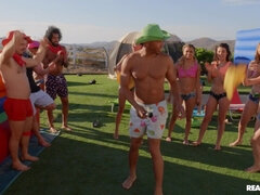 69 negenenzestig, Kont, Badpak, Latijnse vrouw, Natuurlijke tieten, Klein, Tatoeage, Trio