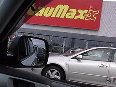 Guy penetrates sexy girl in his car while cuckold...