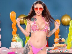 Bruinharig, Ondergoed, Masturbatie, Kut duiken, Mager, Alleen, Tieten likken, Speelgoed