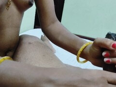 18 jaar, Tante, Pijpbeurt, Sperma in mond, Sperma shot, Handbeurt, Indisch