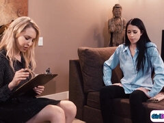 デカパイ, 茶髪の, 巨乳な, 足, フェムドム, 足フェチ, オナニー, フェラする