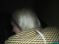 Enthousiasteling, Grote mammen, Blond, Pijpbeurt, Buiten, Openbaar, Russisch, Tieten likken