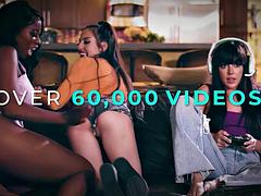 Anaal, Kont, Lieveling, Vingeren, Vuisten, Lesbisch, Masseren, Tieten likken