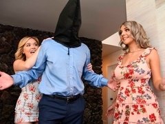 Arsch, Grosse titten, Blondine, Blasen, Frau frau mann, Freundin, Handjob, Rasiert