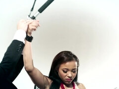 Sucer une bite, Hard, Interracial, Attachée