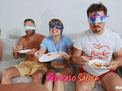 Amerikanisch, Asiatisch, Tussi, Hinter den kulissen, Bikini, Blasen, Latina, Piercing