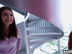 Leie, Blasen, Braunhaarige, Spermaladung, Hardcore, Jungendliche (18+)