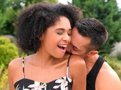 Pijpbeurt, Bruinharig, Rondborstig, Hondjeshouding, Handbeurt, Geschoren, Tiener, Tieten likken