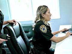 Tussi, Blondine, Fetisch, Polizei