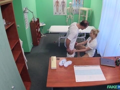 Sucer une bite, Éjaculation interne, Médecin, En levrette, Infirmière, Bureau, Uniforme, Voyeur