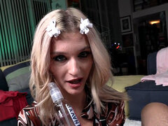 18 jahre, Handjob, Masturbation, Öl, Pov, Tätowierung, Jungendliche (18+), Titten