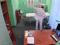 Leie, Grosse titten, Blasen, Arzt, Fingern, Krankenschwester, Muschi, Spielzeuge