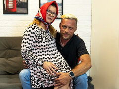 Arsch, Grosser schwanz, Hundestellung, Extrem, Fingern, Brille, Oma, Nippel
