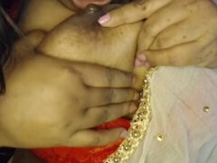 Seductive Bhabhi drives men wild by tantalizingly sucking on her nipples