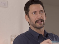 Lieveling, Grote mammen, Bruinharig, Rondborstig, Hondjeshouding, Erotisch, Vingeren, Natuurlijke tieten