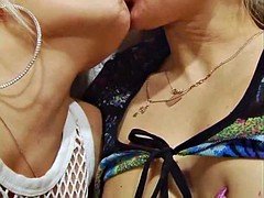 Amateur, Rubia, Penetracion con dedos, Lesbiana, Pov, Coño, Chupando, Mojado