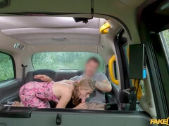 Rubia, Mamada, Coche, Vestidas, Polla, Coño, Hilo dental, Apretado