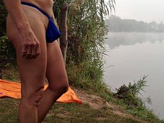Nice ass at public lake Geiler Hintern am See