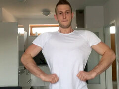 flex-King: super-steamy Flexing video for fans.