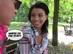 Leie, Arschlecken, Blasen, Auto, Hundestellung, Im freien, Pov, Muschi