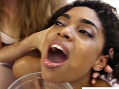 Viele männer bespritzen eine frau, Gruppensex