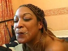 Arsch, Grosse titten, Schwarz, Blasen, Britisch, Viele männer bespritzen eine frau, Aufs gesicht abspritzen, Gruppensex