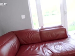 Grosser schwanz, Blondine, Spermaladung, Kehlenfick, Aufs gesicht abspritzen, Hd, Milf, Strümpfe