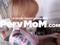 18 jahre, Grosse titten, Blasen, Latina, Zopf, Schulmädchen, Dürr, Uniform