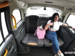 Gros seins, Sucer une bite, Brunette brune, Plantureuse, Voiture, Tchèque, Hard, Orgasme