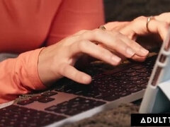 Bizarre, En levrette, Hard, Mature, Mère que j'aimerais baiser, Nue, Rugueux, Nénés