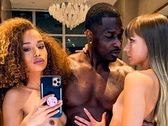 Arsch, Schwarz, Blasen, Schwarz, Frau frau mann, Riesig, Überraschung, Flotter dreier