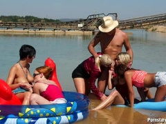 В одежде, Группа, Лесбиянка, Оргии, На публике, Атлас, Свингеры, Влажная
