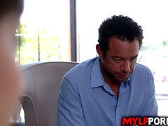 Grosser schwanz, Blasen, Geile alte tussi, Kehlenfick, Hd, Reif, Milf, Schreiend