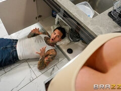 Cul, Sucer une bite, Brunette brune, En levrette, Cuisine, Léchez, Mère que j'aimerais baiser, Rasée