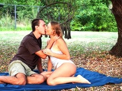 Pareja, Corrida, Casero, Besar, Orgasmo, Al aire libre, Público, Coño