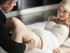 Blonde, Couple, Éjaculation interne, En levrette, Poilue, Culottes ou slips, Jarretelles, Mariage
