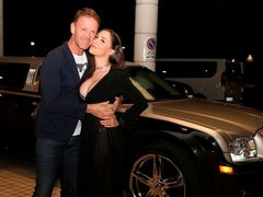 Sucer une bite, Plantureuse, Voiture, Mignonne, Queue, Branlette thaïlandaise, Lingerie, Mère que j'aimerais baiser