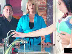 Sucer une bite, Brunette brune, Branlette thaïlandaise, Cuisine, Chatte, Tatouage, Adolescente