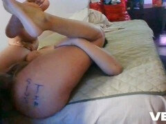 Exotic dark-skinned stripper Boricualovenyc shows off her tattooed booty