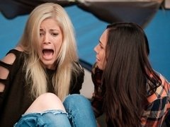 Blonde, Doigter, Embrassement, Lesbienne, Léchez, De plein air, Chatte, Dénudage